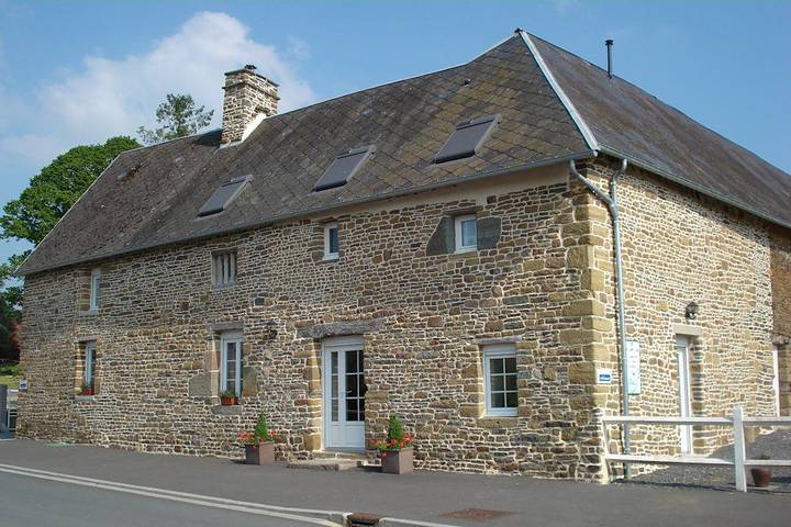 Gîte pour 8 personnes, avec jardin à Sainte-Marie-Outre-l'Eau