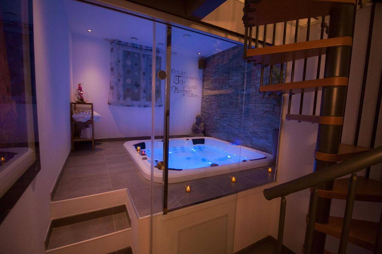 King Room with Spa Bath in La Seyne-sur-Mer, Côte méditerranéenne (France)