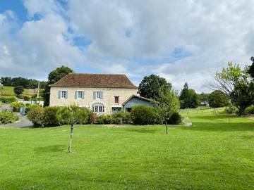 Gîte pour 6 personnes, avec jacuzzi et sauna ainsi que jardin et terrasse, animaux acceptés en Pyrénées-Atlantiques