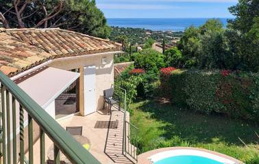 Maison De Vacances pour 4 Personnes dans Roquebrune-sur-Argens, Région de Draguignan, Photo 2