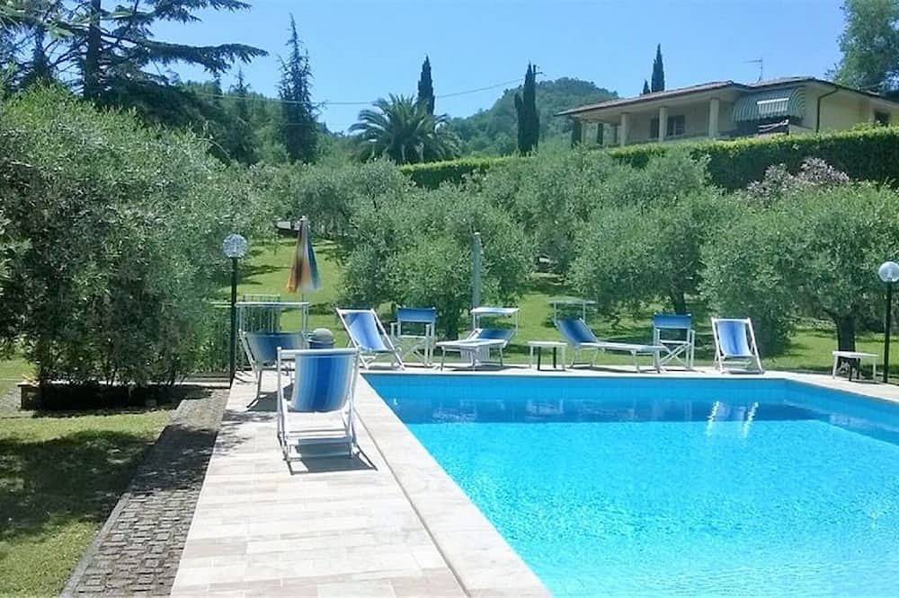 Villa con piscina privata per un massimo di 12 persone. Cani ammessi in Camaiore (Toscana), Riviera Toscana