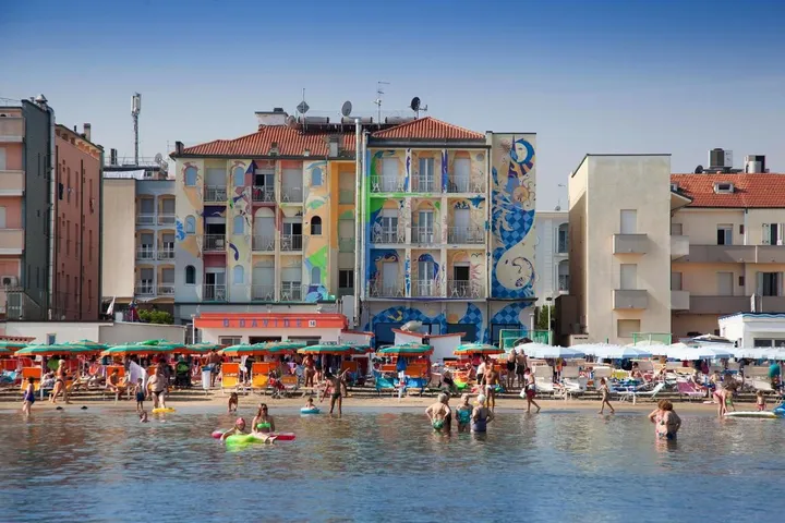 Hôtel pour 2 personnes, avec piscine et bassin pour enfant, adapté aux familles - 1
