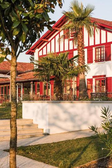 Hôtel pour 2 personnes, avec jardin et vue ainsi que piscine et sauna, adapté aux familles à Arbonne
