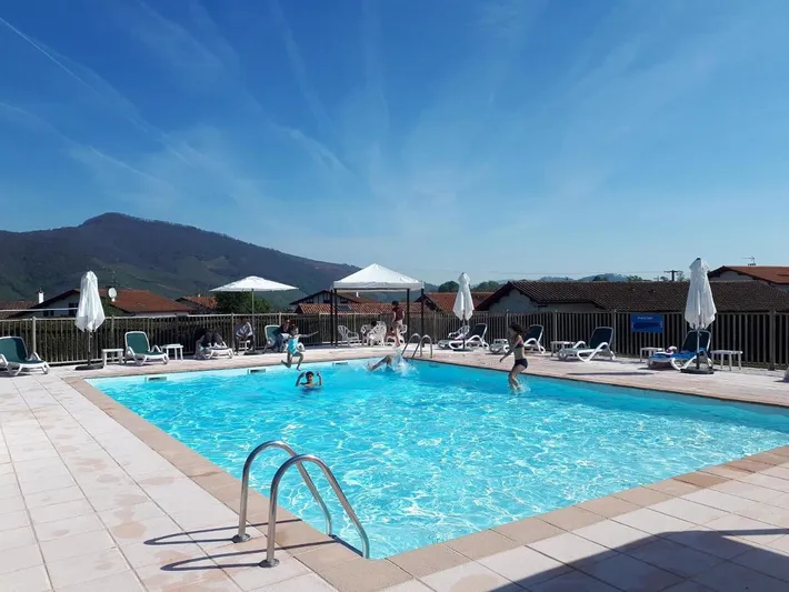 Parque de vacaciones para 5 personas, con piscina para niños además de jardín y piscina - 1