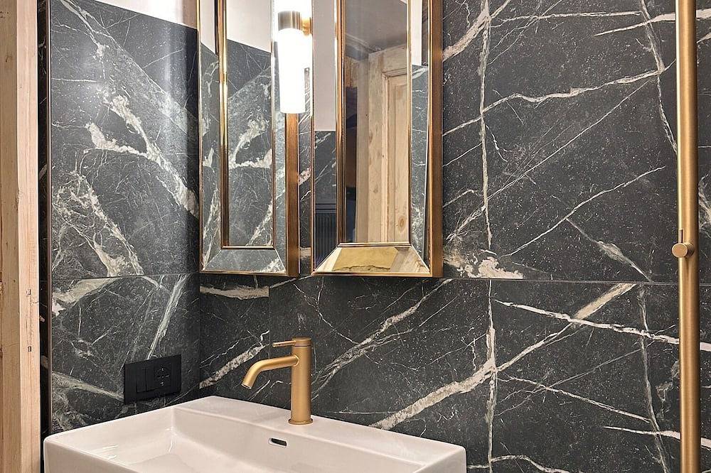 Ganze Wohnung, Warm and elegant 2-bedroom apartment with Ac in charming Anghiari in Anghiari, Valtiberina