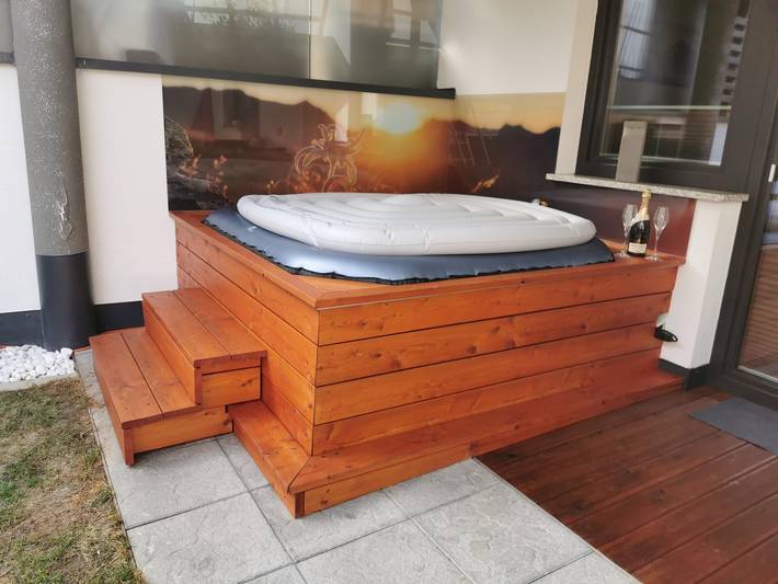 Ferienwohnung für 4 Personen, mit Balkon und Terrasse sowie Whirlpool und Garten in Schlitters