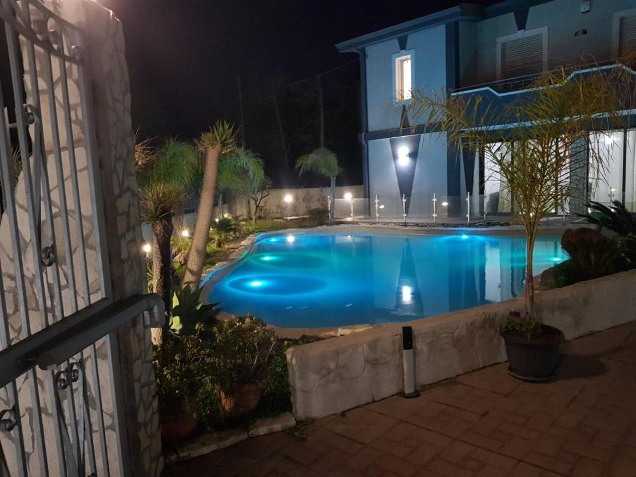 Villa 'Joel' avec vue sur mer, Wi-Fi et climatisation in Fontane Bianche, Cassibile