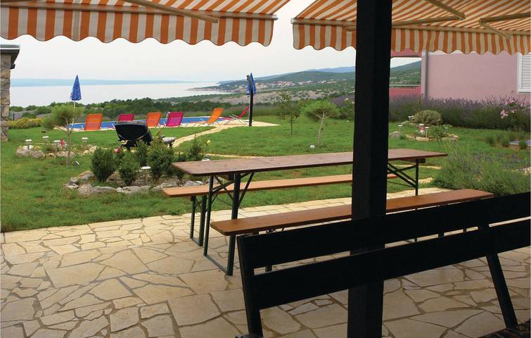 Ganze Ferienwohnung, Reizendes Apartment in Klenovica mit Pool, Terrasse und in Küstennähe in Klenovica, Primorje-Gorski Kotar