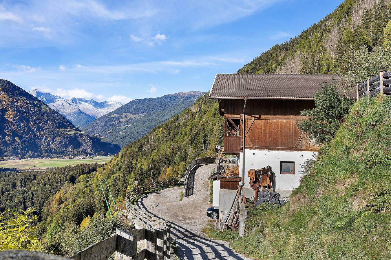 Ganze Wohnung, Apartment 'Alpenblau' mit Bergblick, Balkon und WLAN in Sand in Taufers, Kronplatz