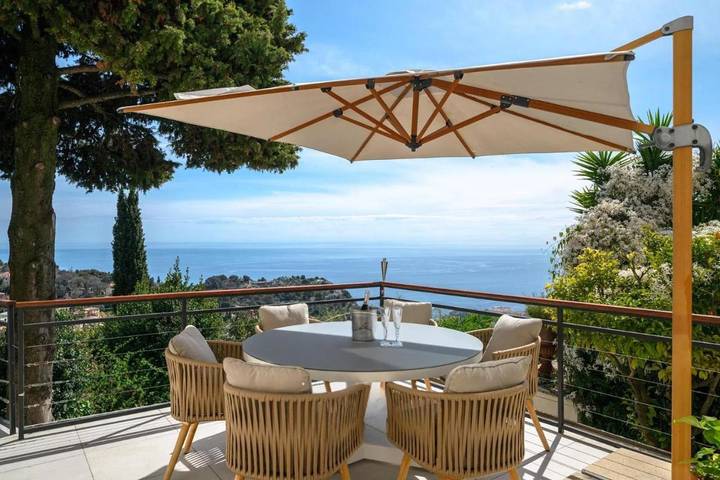 Villa pour 10 personnes, avec piscine et jardin ainsi que sauna et jacuzzi à La Turbie