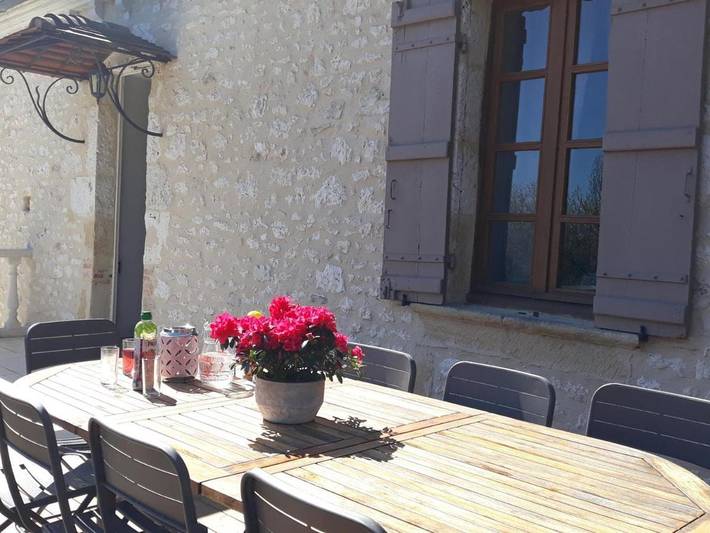 Location de vacances pour 10 personnes, avec terrasse ainsi que jardin et piscine à Rampieux - 2