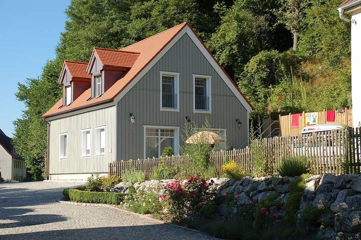 Ferienwohnung für 8 Personen, mit Terrasse und Garten