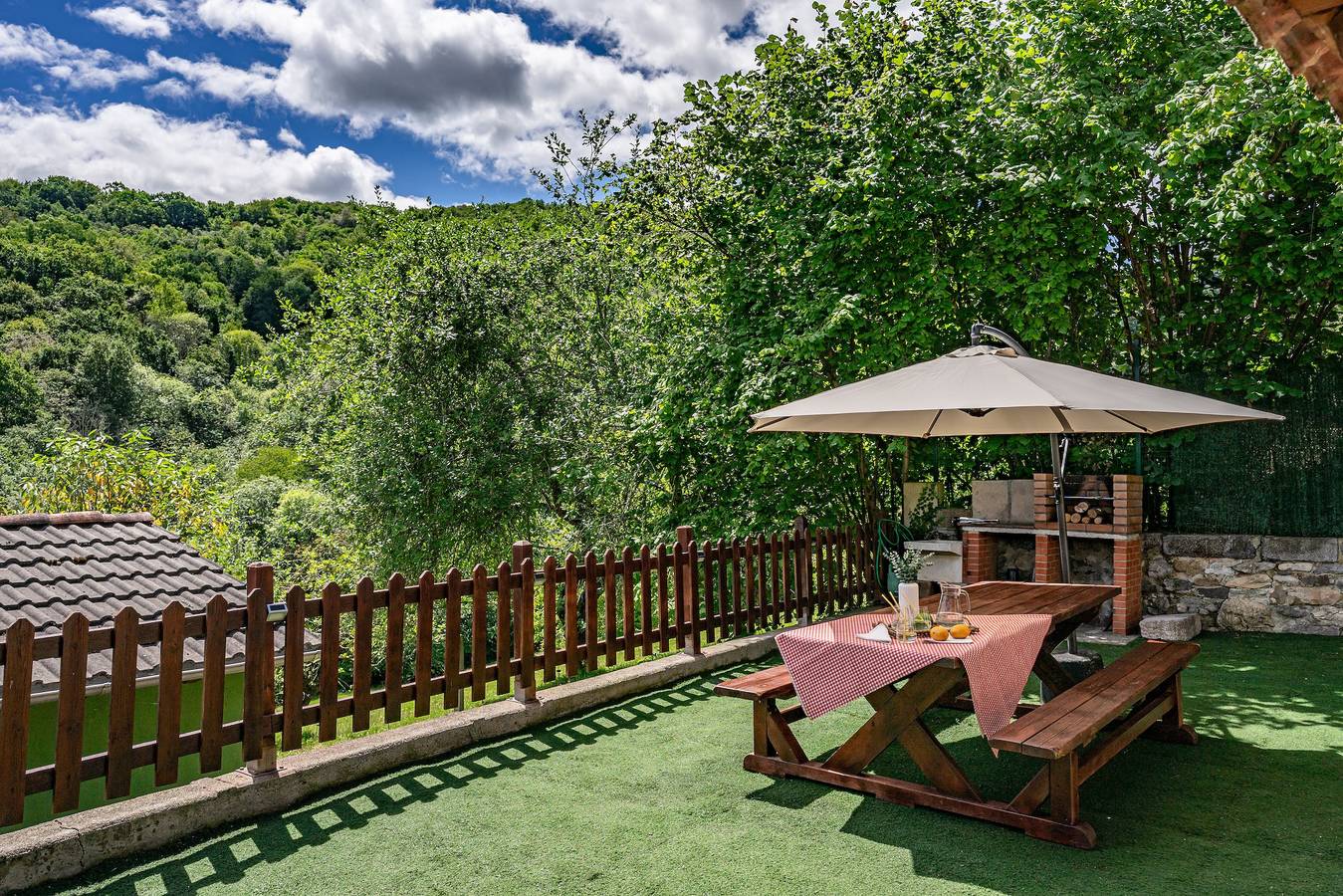 Country House 'La Campanona' with Mountain View, Private Terrace and Wi-Fi in Cangas de Onís, Asturias Province
