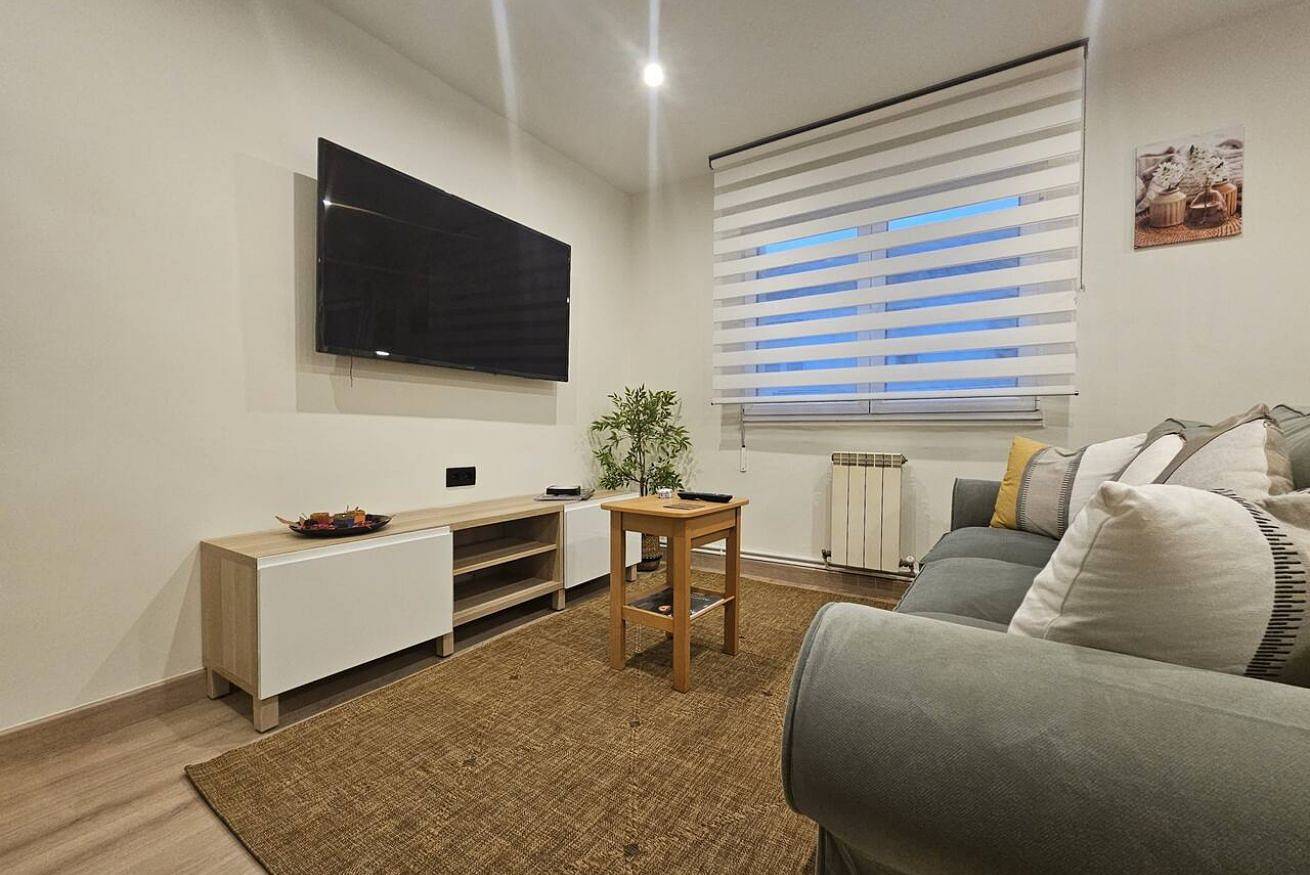 Apartamento entero, 1A111 Apartamento moderno de 3 dormitorios. in Gijón, Costa Verde