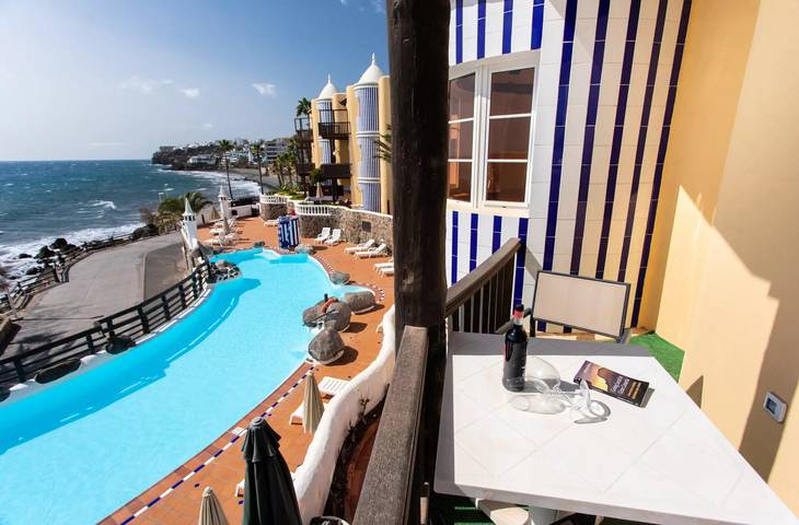 Ferienwohnung für 4 Personen, mit Balkon und Pool in Playa del Águila