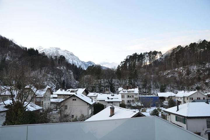 Chalet für 9 Personen, mit Balkon und Terrasse sowie Ausblick in Interlaken