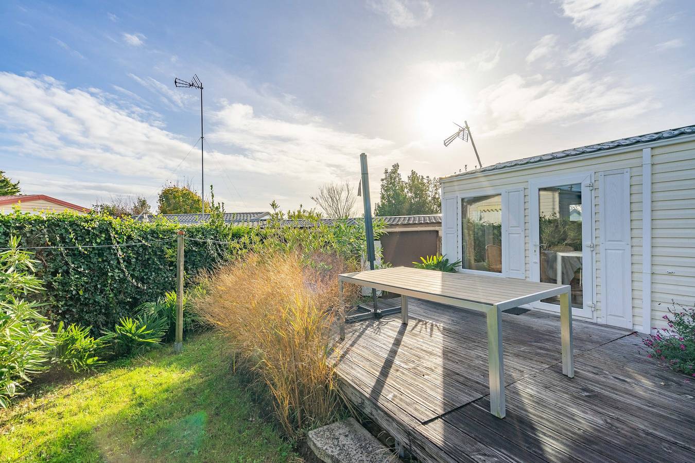 Mobil-home '40 m², Proche de la Mer' avec Terrasse Privée et Jardin Privatif in Saint-Nazaire-sur-Charente, Région de Rochefort