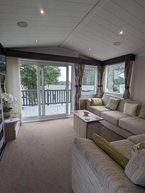 Holiday rental for 4 people, with hot tub and balcony as well as pool and sauna in Milford-on-Sea
