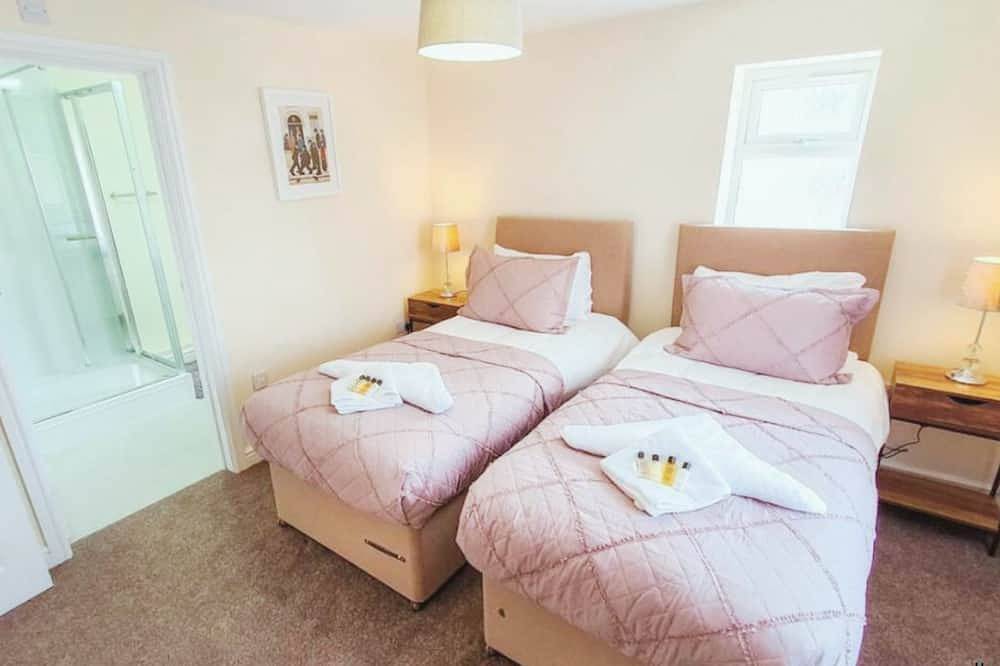 Entire apartment, White Jasmine in Stroud in Stroud, Gloucestershire