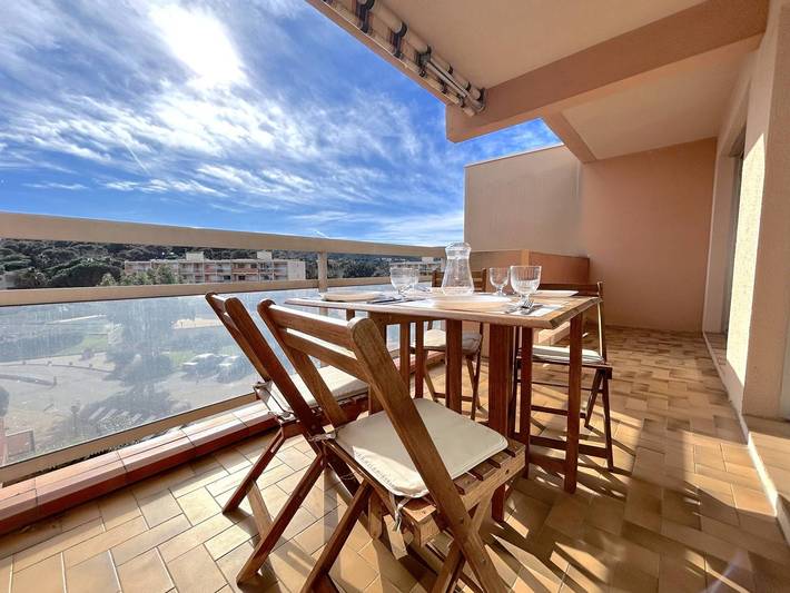 Gîte pour 4 personnes, avec piscine dans Plage La Favière