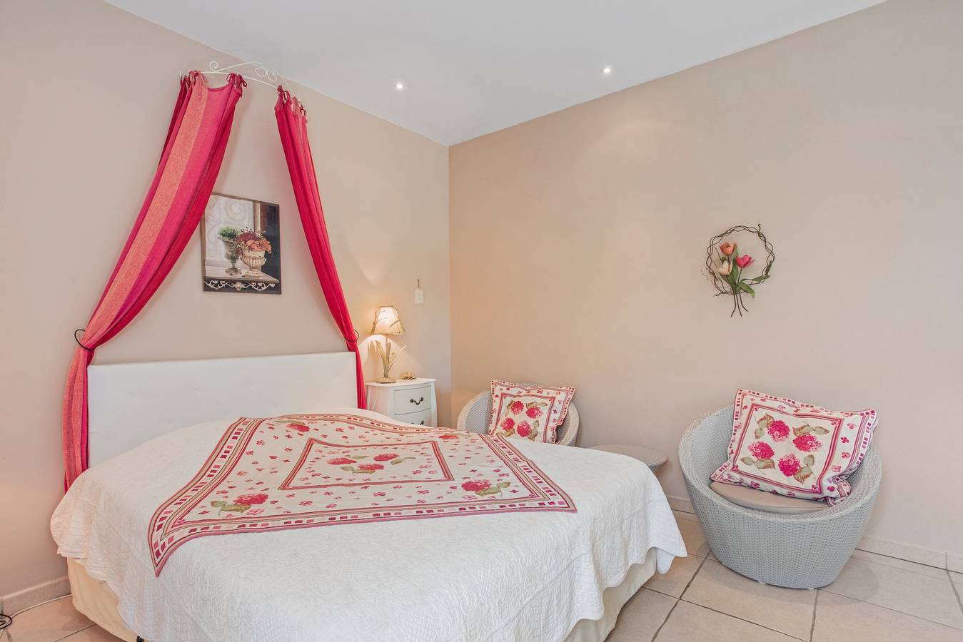 Room "Le Petit Ramsès - Hortensia" with Shared Pool, Wi-Fi and Air Conditioning in Sainte-Maxime, Mediterranean Coast (France)