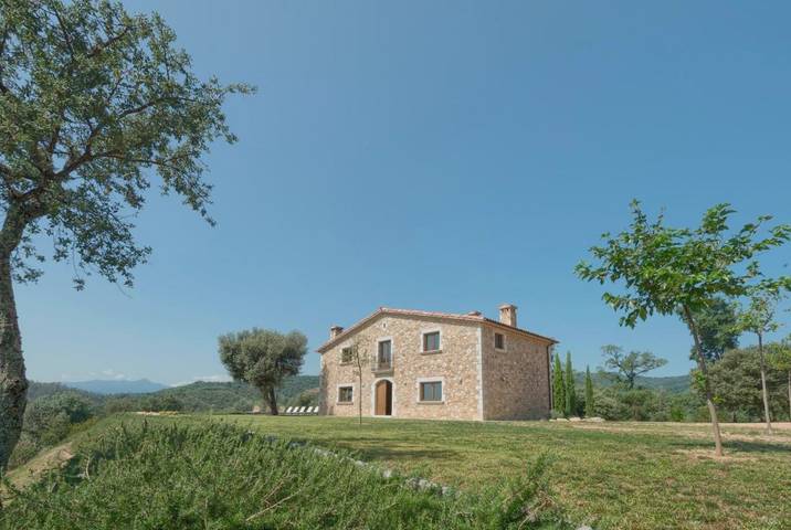 Maison de campagne pour 10 personnes, avec Balcon et Terrasse ainsi que Jardin et Piscine à Santa Coloma de Farners