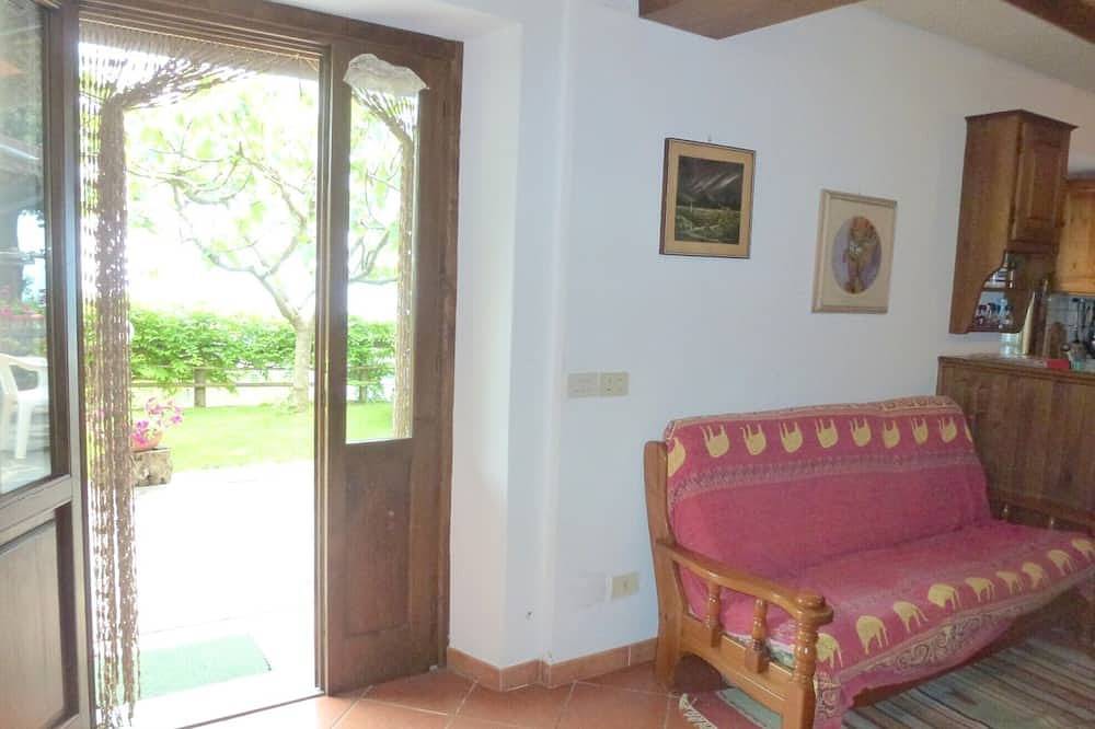 Rustico in a panoramic position, terrace with sea view. in Pietrasanta, Italian Riviera