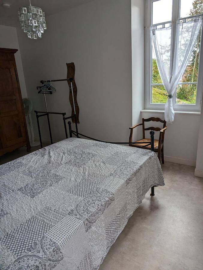 Appartement entier, One-Bedroom Apartment in Évaux-les-Bains, Région d'Aubussargues