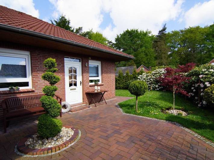 Ferienhaus für 3 Personen, mit Terrasse und Garten in Berumbur