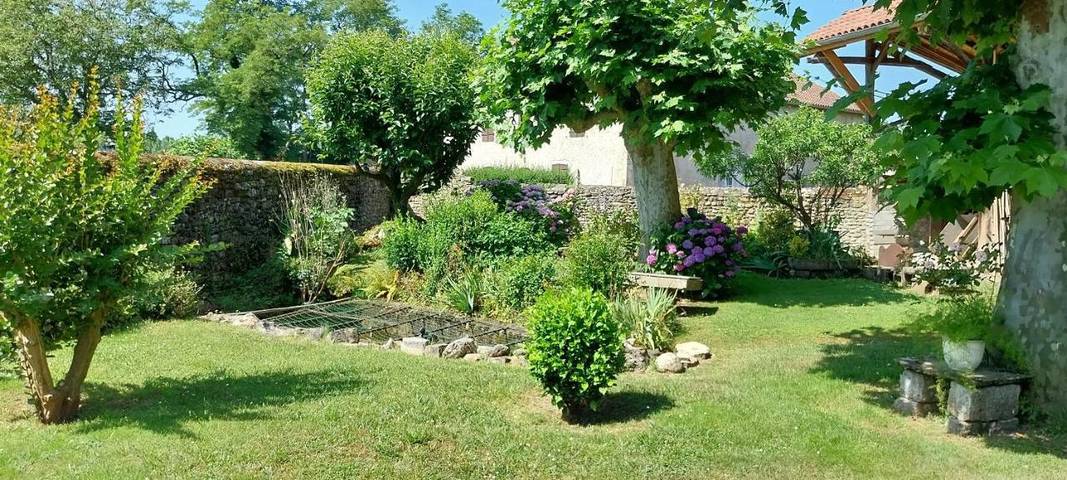 Location de vacances pour 6 personnes, avec terrasse et jardin, animaux acceptés à Saint-Gladie-Arrive-Munein - 3