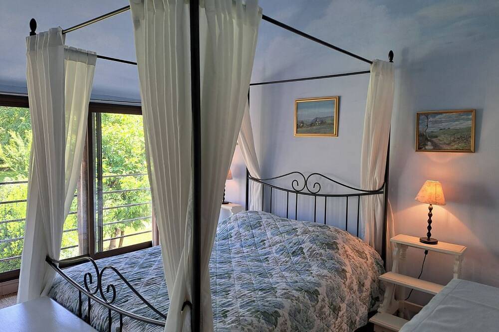 Appartement entier, Appartement élégant dans une position unique avec  vue imprenable sur la Rance. in Lanvallay, Région de Dinan