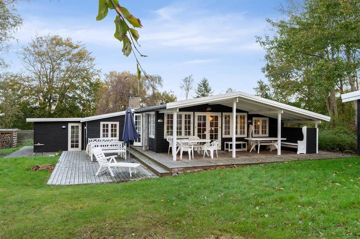 Ferieudlejning for 10 personer, med Terrasse og Have i Tisvilde