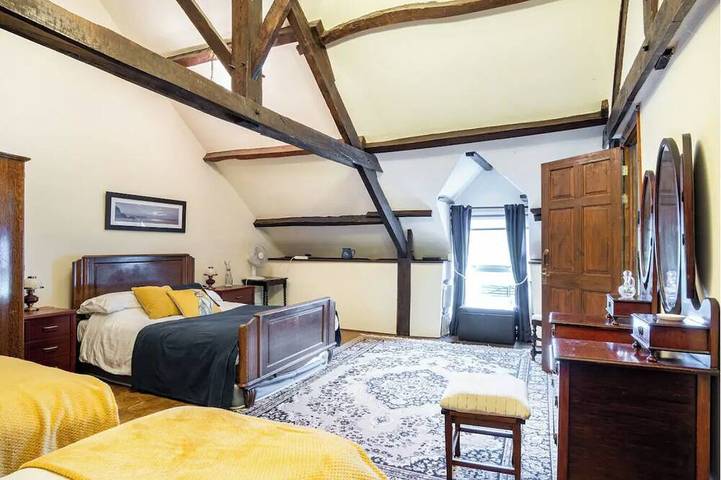 Grande maison avec piscine, terrasse, spa, bar et salle de jeux. Chambres en suite in Mohon, Région de Vannes