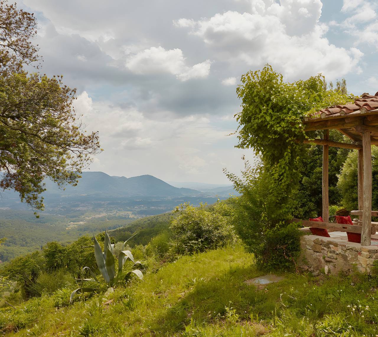 Hel lejlighed, Apartment 'Casale Toscano with Garden View' with Shared Garden, Wi-Fi and Air Conditioning in Lucca, Den Italienske Riviera