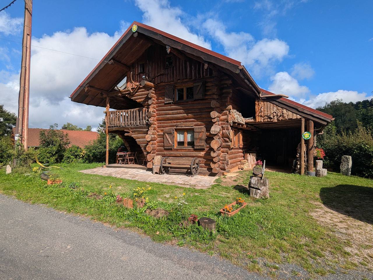 Unique log house with balcony and terrace in the Vosges in Le Tholy, Épinal en omgeving