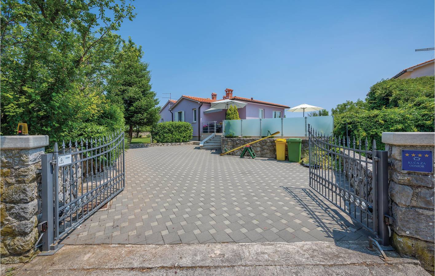 Maison de vacances pour 6 personnes avec terrasse in Presika, Côte Est de l'Istrie