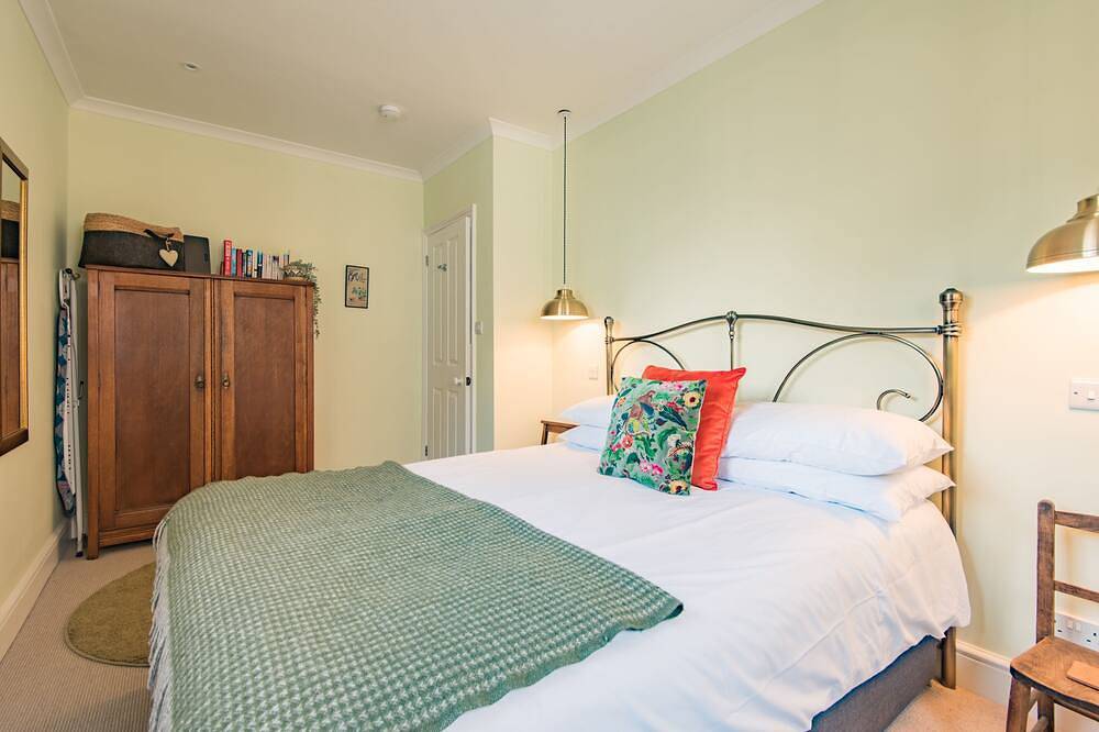 Charming cottage in the conservation area of Deal, sleeping 5 guests, pet friendly, seconds from the in Deal, Kent