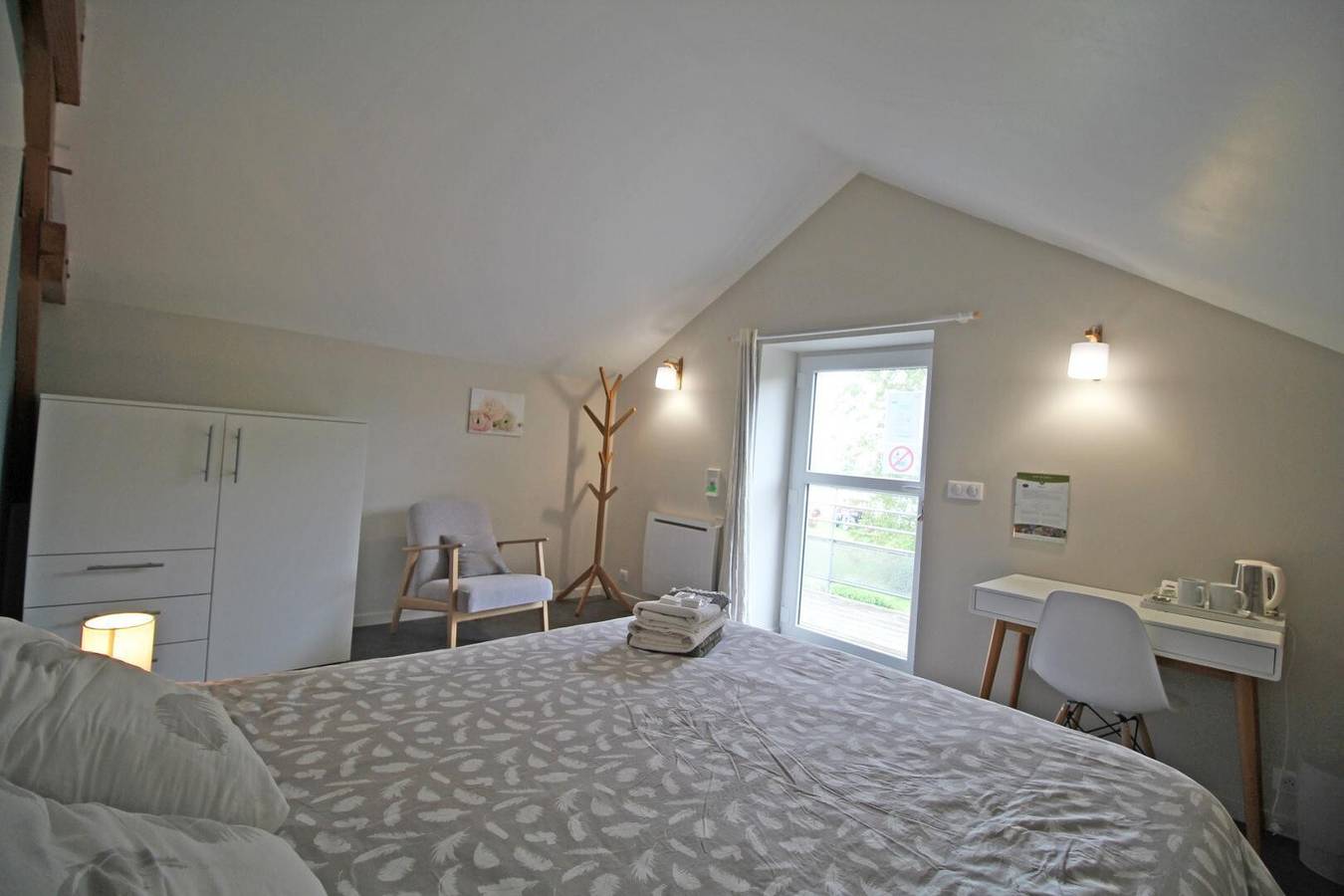 Chambre d’hôtes « Chambre Familiale » avec terrasse privée, jardin commun et Wi-Fi in Bersac-sur-Rivalier, Région de Limoges