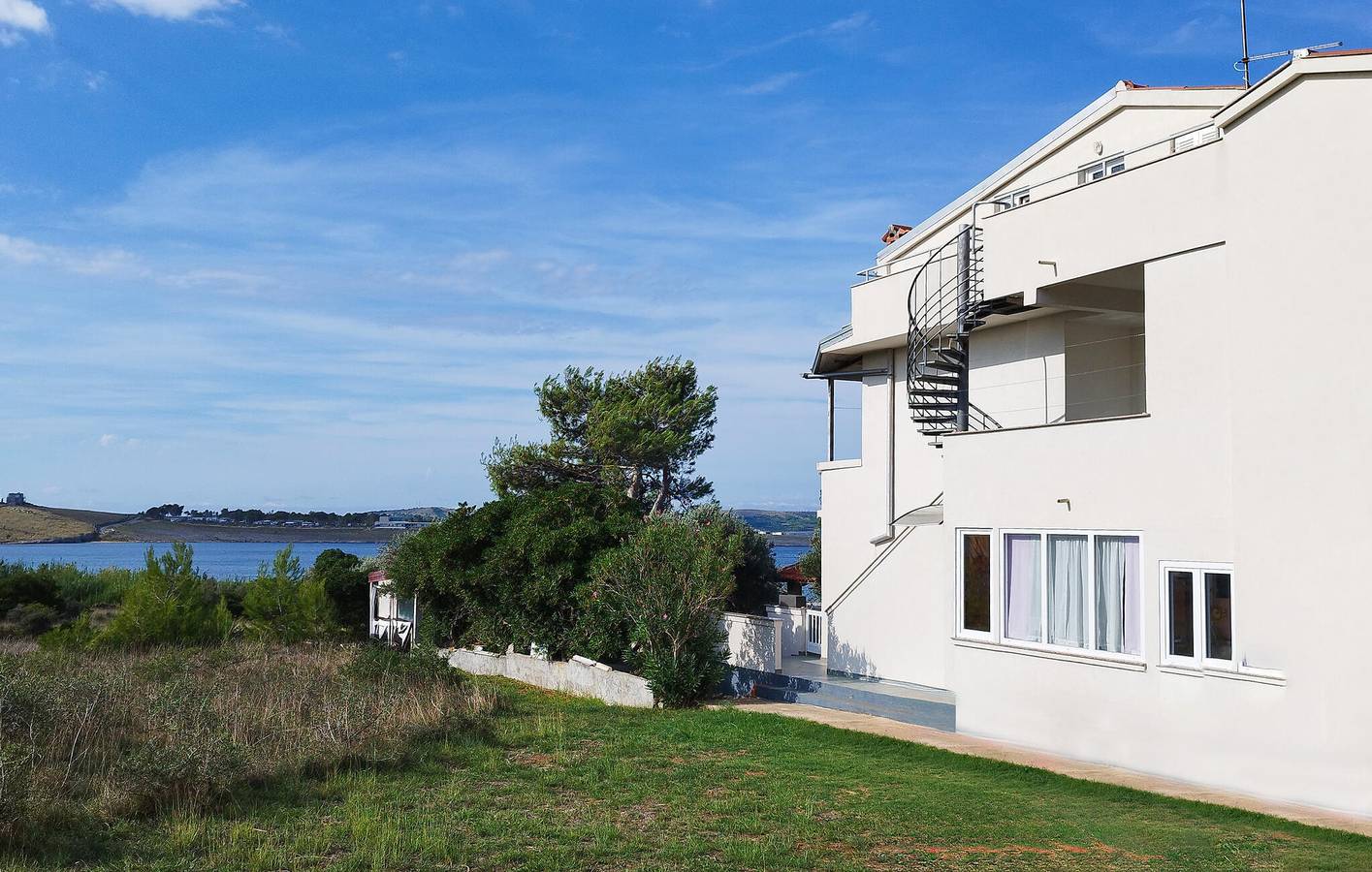 Ganze Ferienwohnung, Gemütliche Ferienwohnung mit Terrasse, 100 m vom Strand „Plaža Perilo“ entfernt in Povljana, Pag