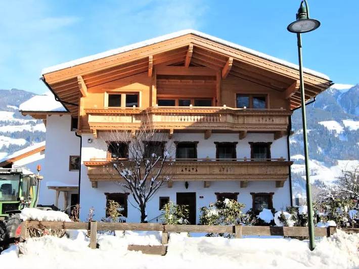 Bauernhof für 8 Personen, mit Balkon und Garten im Zillertal