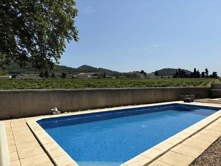 Location de vacances pour 6 personnes, avec piscine et jardin ainsi que vue et terrasse à Gigondas - 2
