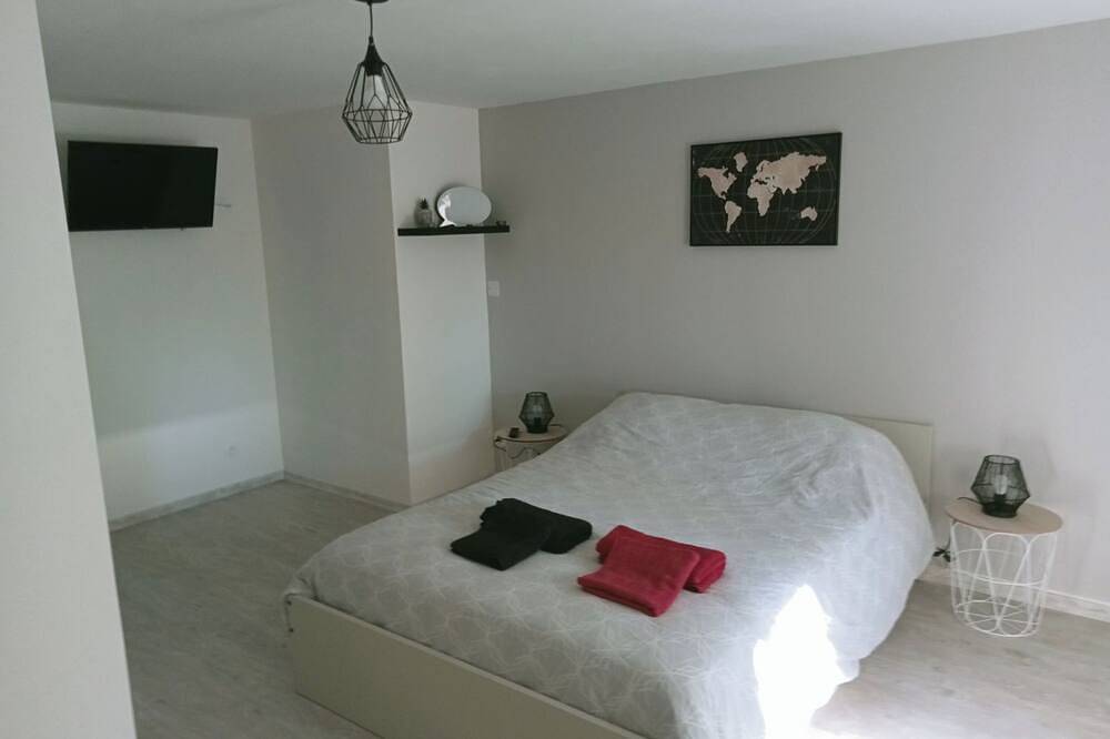 Entire apartment, Getaway in Fontvieille, Arles region