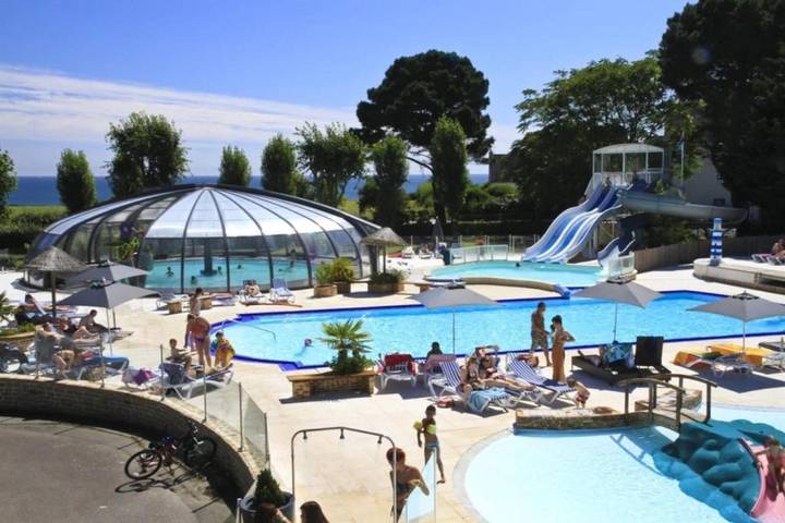 Camping pour 3 personnes, avec Terrasse ainsi que Piscine et Sauna
