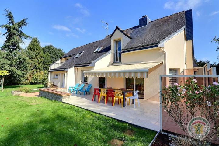 Gîte pour 8 personnes, avec sauna et terrasse ainsi que jardin et jacuzzi à Chasné-sur-Illet