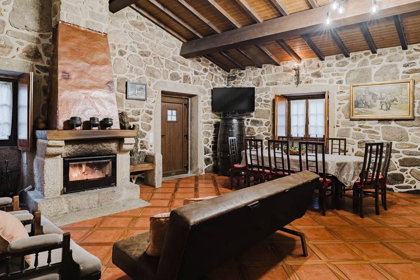 Casa de férias 'Casa Com 4 Quartos' com Terraço Partilhado, Varanda e Wi-Fi in Pitões das Júnias, Parque Nacional da Peneda-Gerês