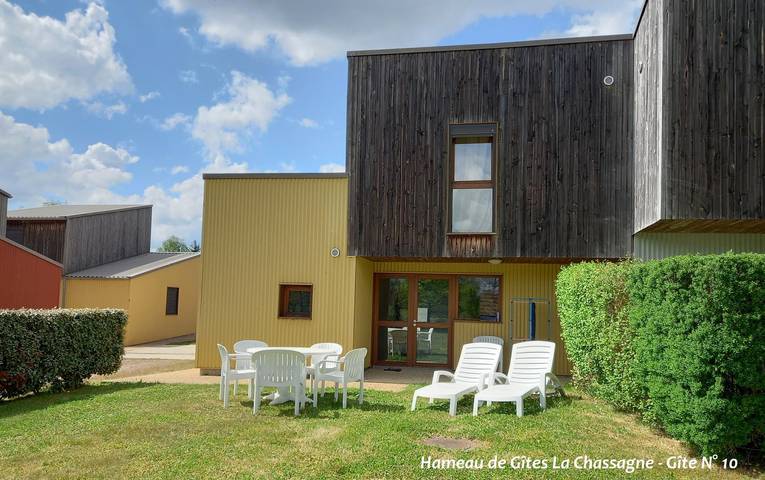 Gîte pour 6 personnes, avec Terrasse et Piscine dans Lac de Lavaud