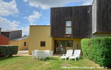 Gîte pour 6 personnes, avec piscine et terrasse, animaux acceptés dans Lac de Lavaud