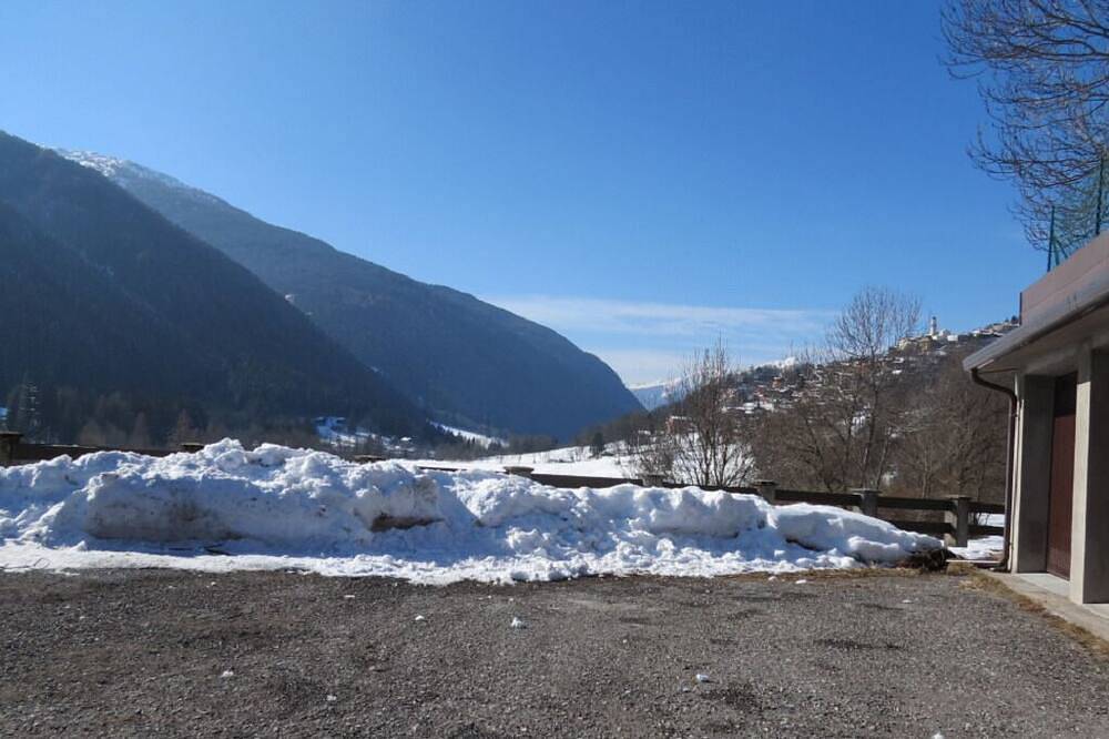 Grande casa di famiglia in Temù, Valtellina