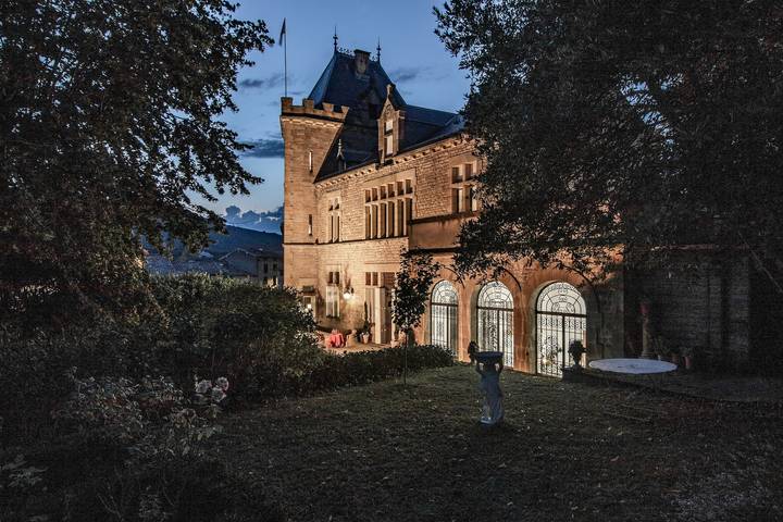 Castillo de lujo de elegante decoración, piscina, terraza, jardín, gimnasio y Wi-Fi  in Chalabre, Limoux region