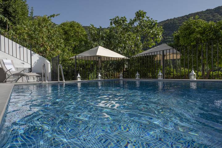 Apartamento para 8 personas, con piscina y jardín en Benamahoma